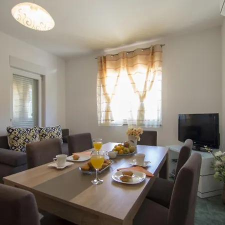 Charming Holiday In Murvica With Pool * Murvica (Policnik)