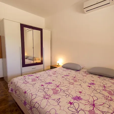 Charming Holiday In Murvica With Pool Murvica (Policnik)