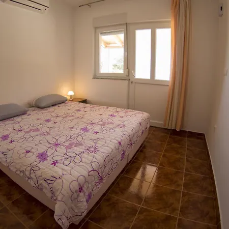 펜션 Charming Holiday In Murvica With Pool