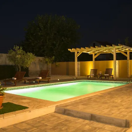 Charming Holiday In Murvica With Pool بيت للعطل